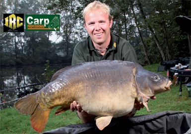 La modalidad de pesca deportiva conocida como Carpfishing está orientada hacia la captura de carpas de gran tamaño, que son devueltas al agua tras ser fotografiadas. Es, por tanto, una modalidad de pesca sin muerte.Se practica en lagos y embalses de toda España, en los que se pueden encontrar diferentes tipos de carpa, como la royal, la común o las llamadas carpa lineal y carpa espejo.
